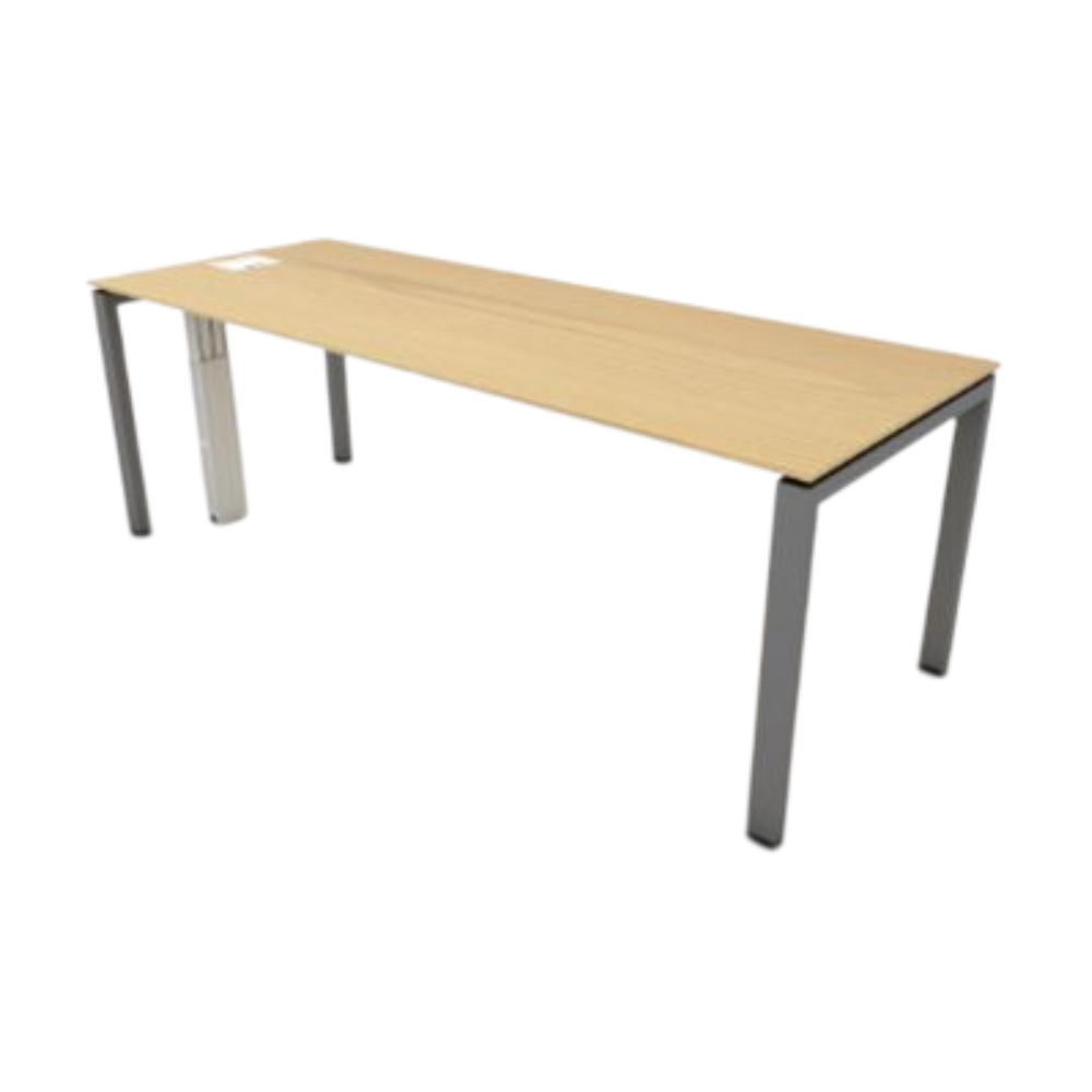 escritorio recto con base metalica bech tipo corchete, vertebra rigida