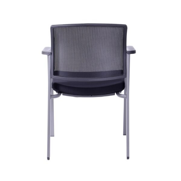Silla de visita Mirror, estructura de 4 patas pintadas color gris, respaldo de malla y asiento tapizado, con brazos