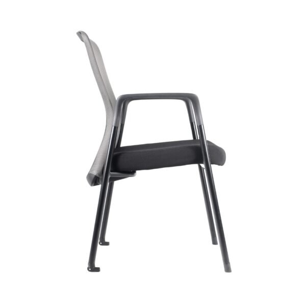Silla de visita Mura, estructura de 4 patas pintadas negras, respaldo de malla y asiento tapizado