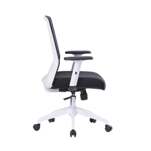 silla Tossy profesional, estructura blanca, asiento tapizado, respaldo malla, barzos regulables