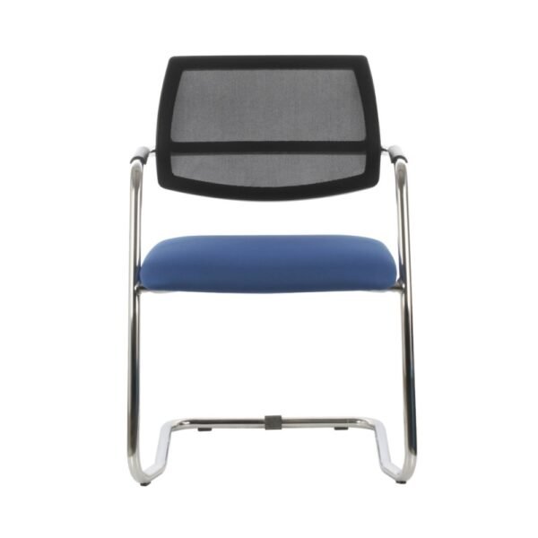 Silla Urban Trineo, de visita base trineo, con brazos, base cromada o pintada negrea, respaldo de malla, asiento tapizado color a eleccion