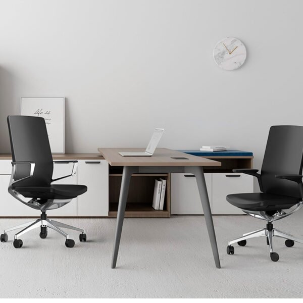 Silla gerencial Vanto de alta gama, asiento tapizado, respaldo de malla, brazos regulables 3D, base de aluminio, asiento desplazable