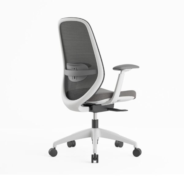 silla ejecutiva o gerencial estructura gris, asiento tapizado color gris, respaldo de malla gris, con cabecero tapizado, brazos regulables, mecanismo autopesante