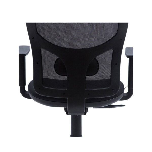 Silla ejecutiva de resplado alto, malla negra, asiento tapizado, brazos regulables
